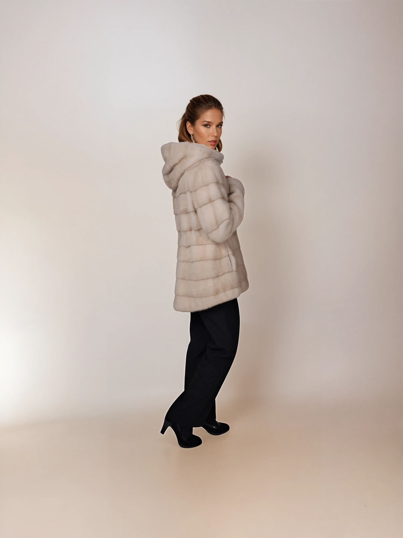 Trinity, 73 cm. - Hood - Mink - Women - Pearl