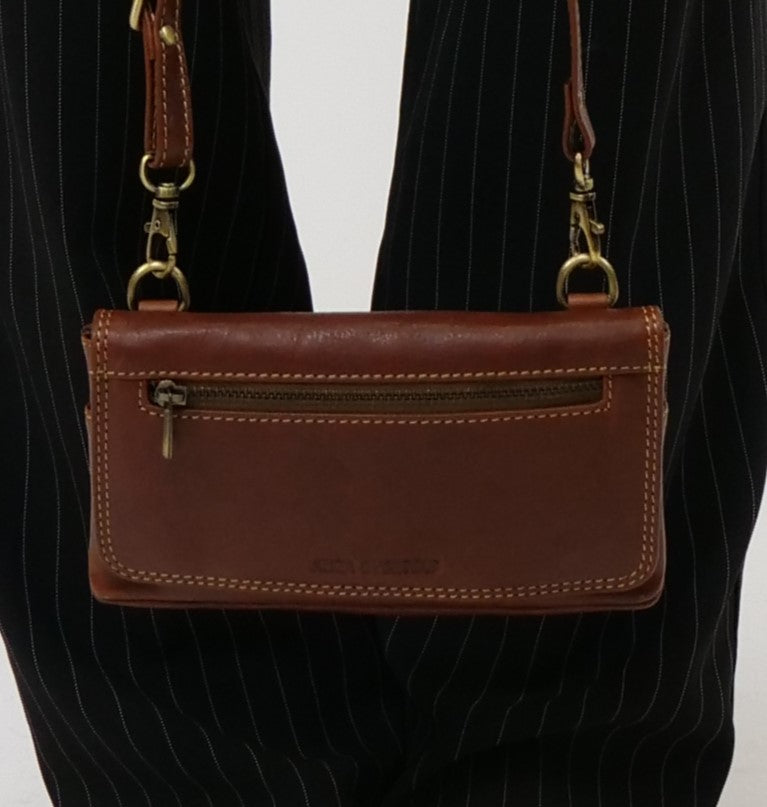 SLG-069-B1 Mobile Bag - Accesories - Cognac