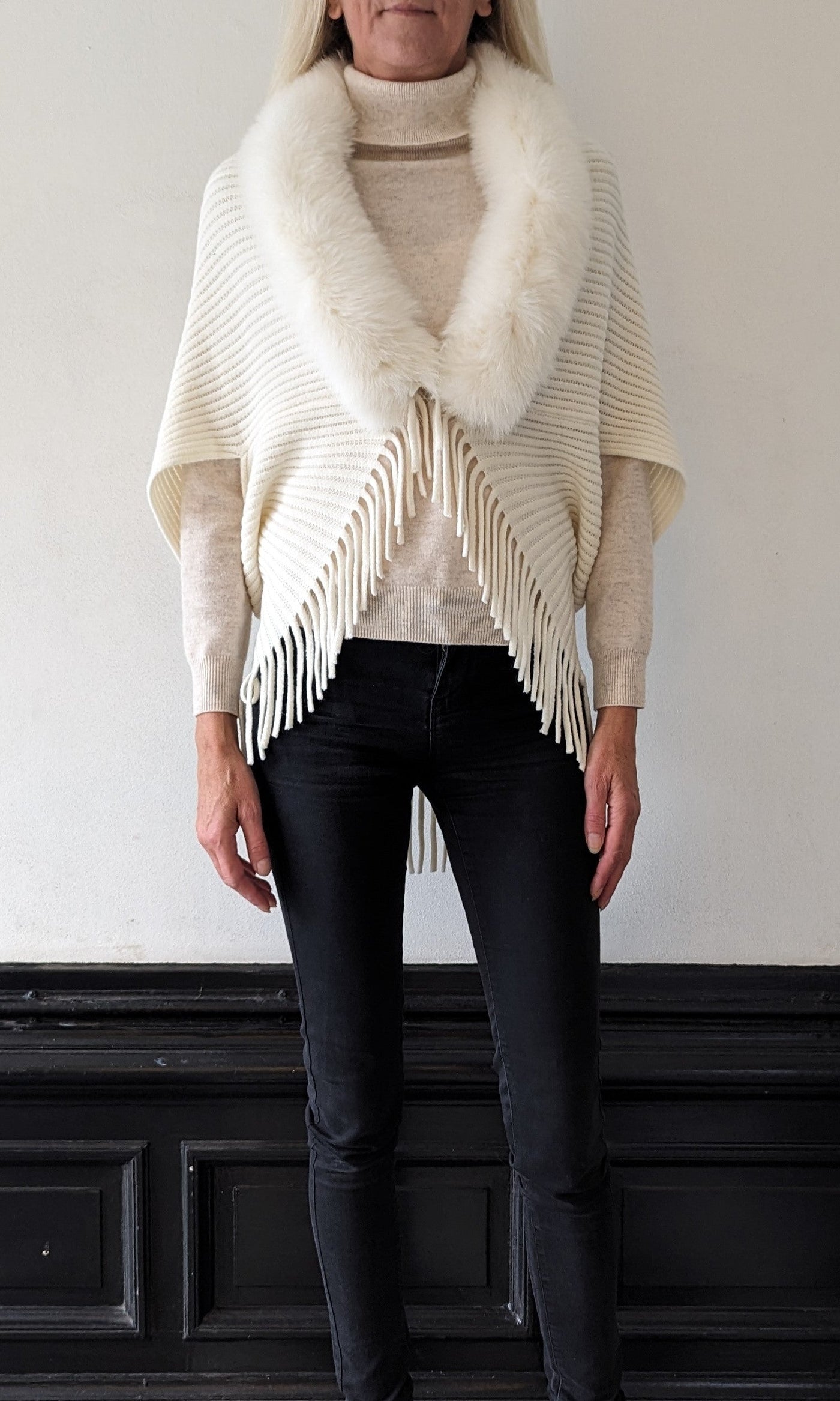 Hayden Poncho, 75 cm. - Collar - Knitted Yarn - Accesories - White