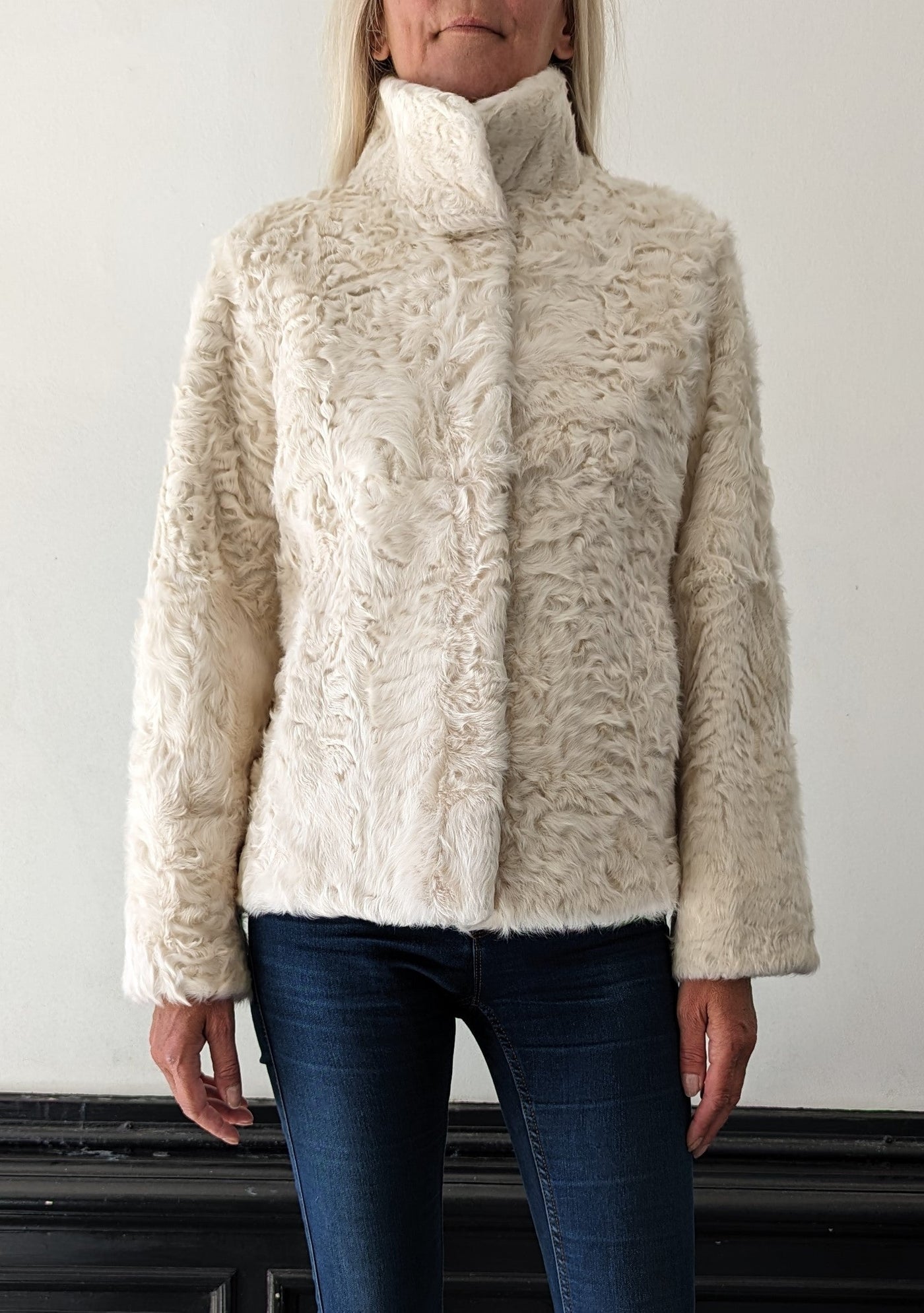 Olise, 60 cm. - Collar - Silk Lamb - Women - Pearl Beige